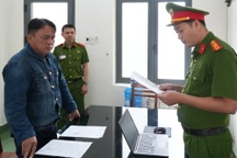 Giang hồ "Cu Đực" bị bắt vì đe dọa, xúc cát của doanh nghiệp đi bán