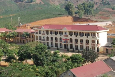 Tạm giữ nhân viên nhà bếp nghi bỏ độc vào thức ăn của học sinh ở Sơn La