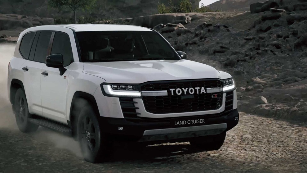 Toyota nói gì về việc cấm khách mua Land Cruiser bán lại xe? - 3 Toyota nói gì về việc cấm khách mua Land Cruiser bán lại xe? - 3