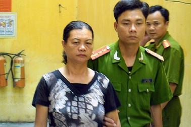 Người đàn bà thuê côn đồ chặt tay chồng bị khởi tố