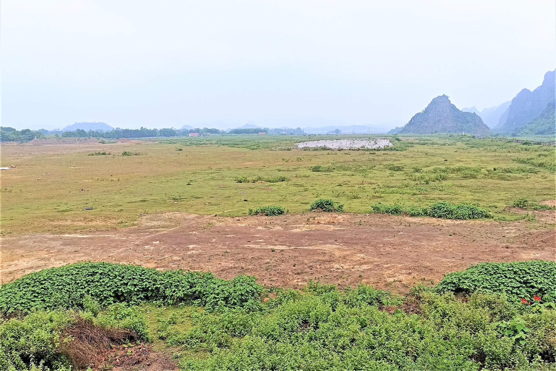 Khung cảnh hoang tàn của dự án 5.000 tỷ đồng đắp chiếu 15 năm - 12