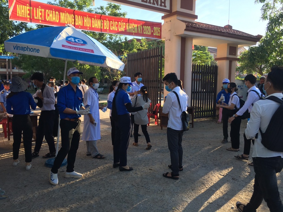 Thí sinh thi tốt nghiệp THPT đợt 2 được bố trí ăn, nghỉ ngay tại điểm thi - 2 Thí sinh thi tốt nghiệp THPT đợt 2 được bố trí ăn, nghỉ ngay tại điểm thi - 2