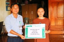 Nữ sinh mồ côi cả bố và mẹ được giúp đỡ hơn 200 triệu đồng