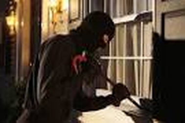 Bắt đối tượng “mổ” heo đất ngay giao lộ lấy hàng trăm triệu đồng