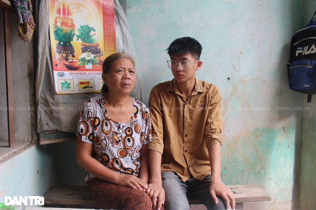 Nam sinh không có bố, đi phụ hồ lo sự sống cho mẹ, dang dở giấc mơ đại học - 2 Nam sinh không có bố, đi phụ hồ lo sự sống cho mẹ, dang dở giấc mơ đại học - 2