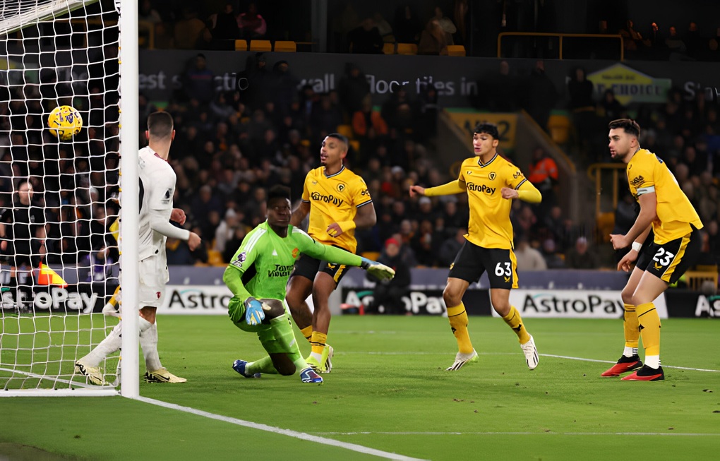 Man Utd thắng 4-3 trước Wolves nhờ cú chốt ở phút bù giờ - 3 Man Utd thắng 4-3 trước Wolves nhờ cú chốt ở phút bù giờ - 3
