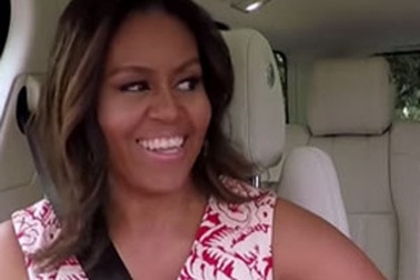 Bà Michelle Obama gây sốt vì hát karaoke trong xe ôtô