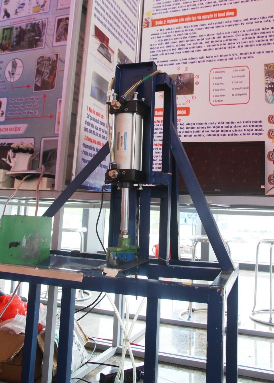 Khai mạc Cuộc thi Khoa học kỹ thuật cấp quốc gia dành cho học sinh - 10 Khai mạc Cuộc thi Khoa học kỹ thuật cấp quốc gia dành cho học sinh - 10
