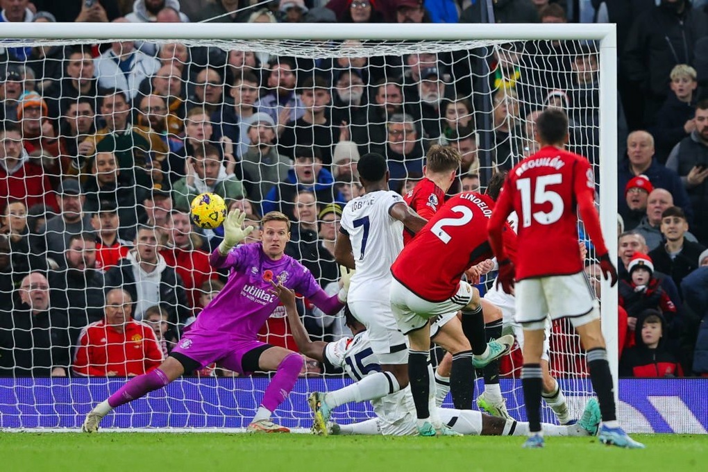 Man Utd chật vật thắng đội ở nhóm cuối bảng Luton - 2 Man Utd chật vật thắng đội ở nhóm cuối bảng Luton - 2