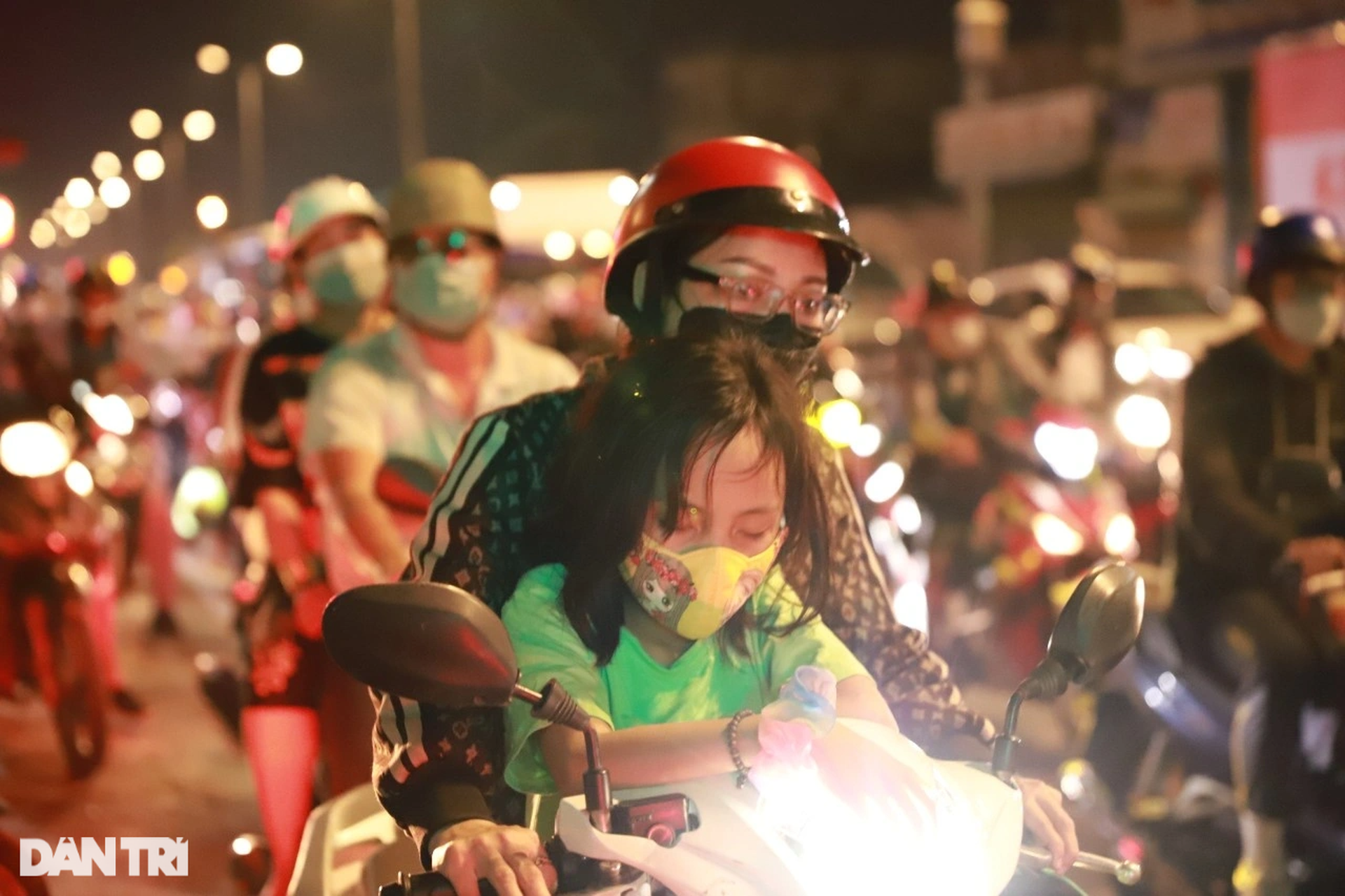 Cửa ngõ TPHCM kẹt cứng khi người dân ùn ùn trở lại sau Tết - 9 Cửa ngõ TPHCM kẹt cứng khi người dân ùn ùn trở lại sau Tết - 9