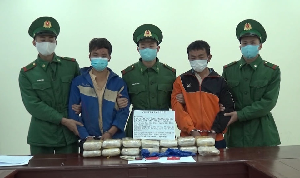 Bắt 2 người Lào vận chuyển 90.000 viên ma túy tổng hợp vào Việt Nam - 1 Bắt 2 người Lào vận chuyển 90.000 viên ma túy tổng hợp vào Việt Nam - 1
