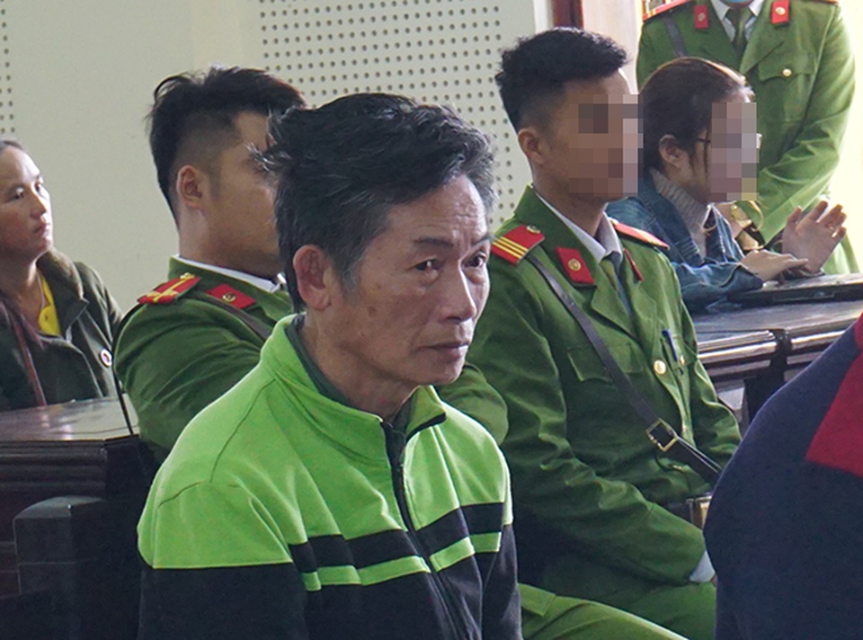 Được nuôi ăn ở, gã thợ mộc giở trò đồi bại với con gái chủ nhà - 1 Được nuôi ăn ở, gã thợ mộc giở trò đồi bại với con gái chủ nhà - 1