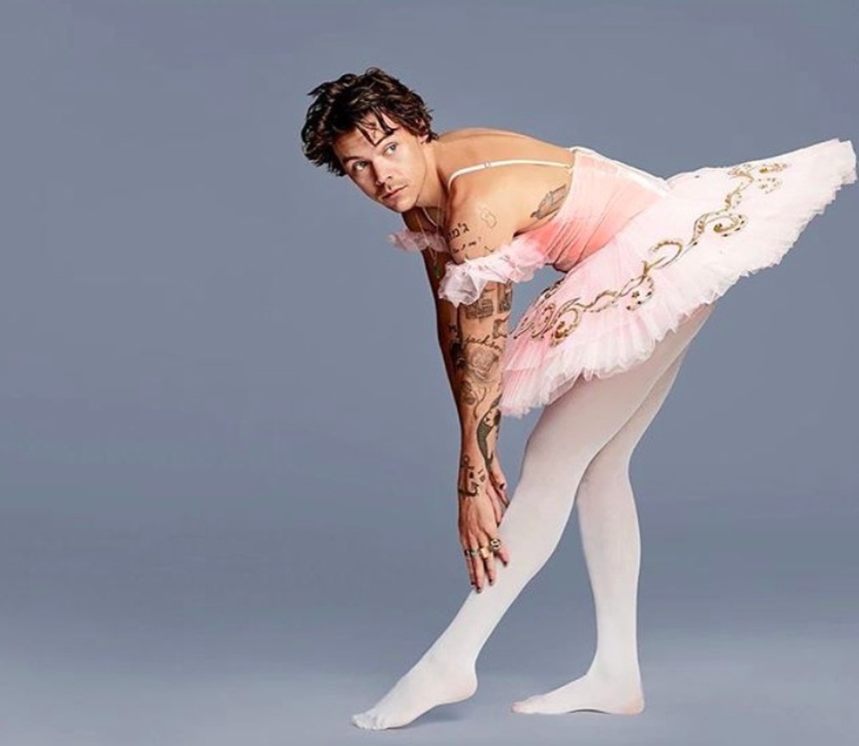 Bạn trai của Kendall Jenner, Taylor Swift thích mặc đồ nữ giới - 5 Bạn trai của Kendall Jenner, Taylor Swift thích mặc đồ nữ giới - 5
