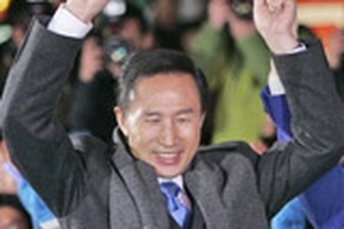 Cựu giám đốc điều hành Huyndai đắc cử đúng ngày sinh nhật