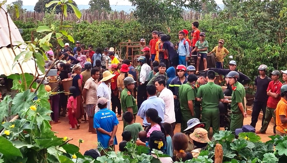 1 người tử vong, 4 người cấp cứu vì ngạt khí dưới giếng - 2 1 người tử vong, 4 người cấp cứu vì ngạt khí dưới giếng - 2