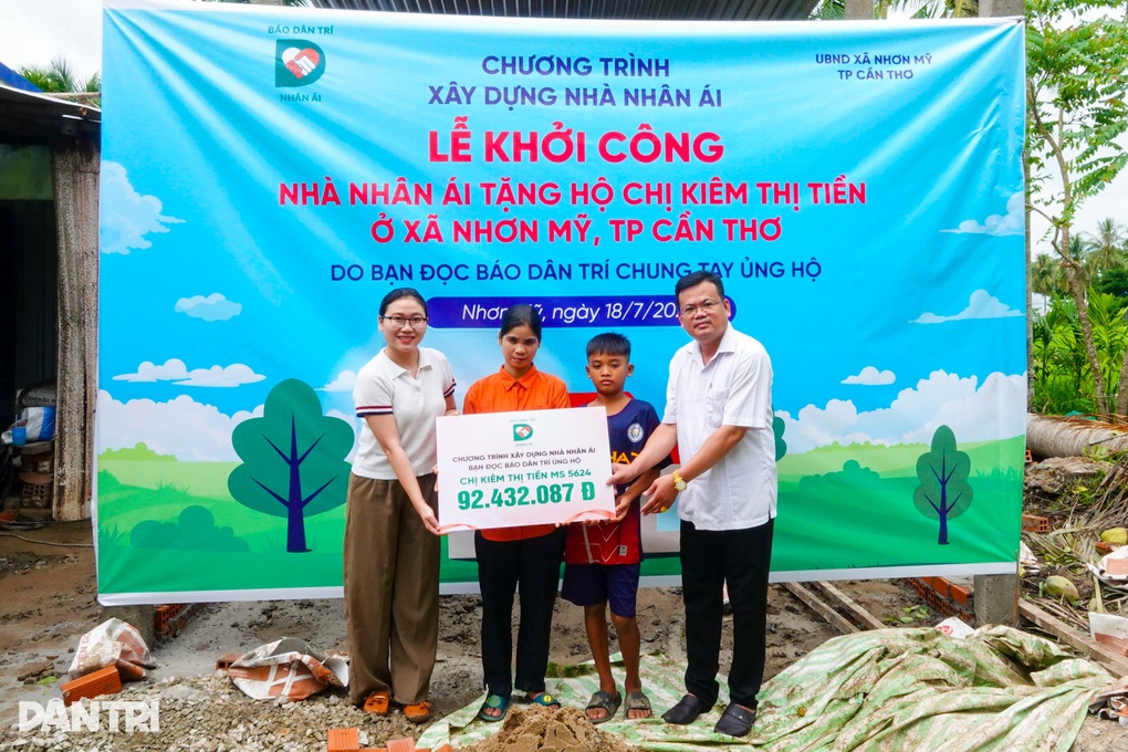 Bạn đọc Dân trí giúp mẹ đơn thân cơ cực và 2 con thoát cảnh lều tạm - 1 Bạn đọc Dân trí giúp mẹ đơn thân cơ cực và 2 con thoát cảnh lều tạm - 1