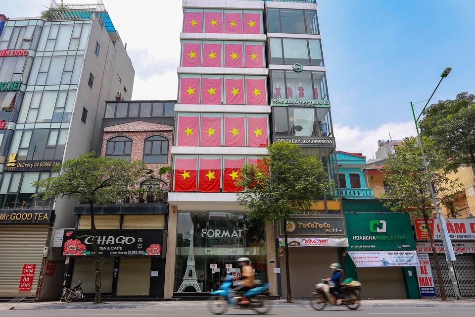Chung cư ở Hà Nội nhuộm đỏ cờ Tổ quốc, tiếp lửa chống dịch Covid-19 - 11 Chung cư ở Hà Nội nhuộm đỏ cờ Tổ quốc, tiếp lửa chống dịch Covid-19 - 11