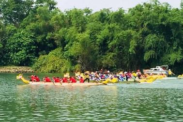 Sôi nổi lễ hội đua thuyền trên sông Thạch Hãn