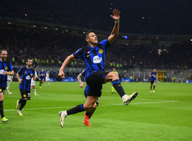 Inter Milan hơn Juventus 15 điểm trong cuộc đua vô địch Serie A - 1