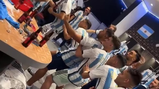 Cầu thủ Argentina "chớp thời cơ" chế nhạo Mbappe