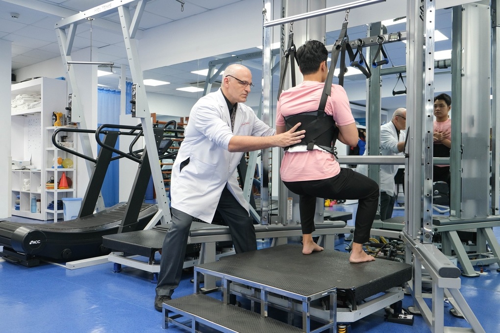 Bác sĩ Marc Tafuro và nỗ lực trở thành chuyên gia điều trị chấn thương thể thao - 2 Bác sĩ Marc Tafuro và nỗ lực trở thành chuyên gia điều trị chấn thương thể thao - 2