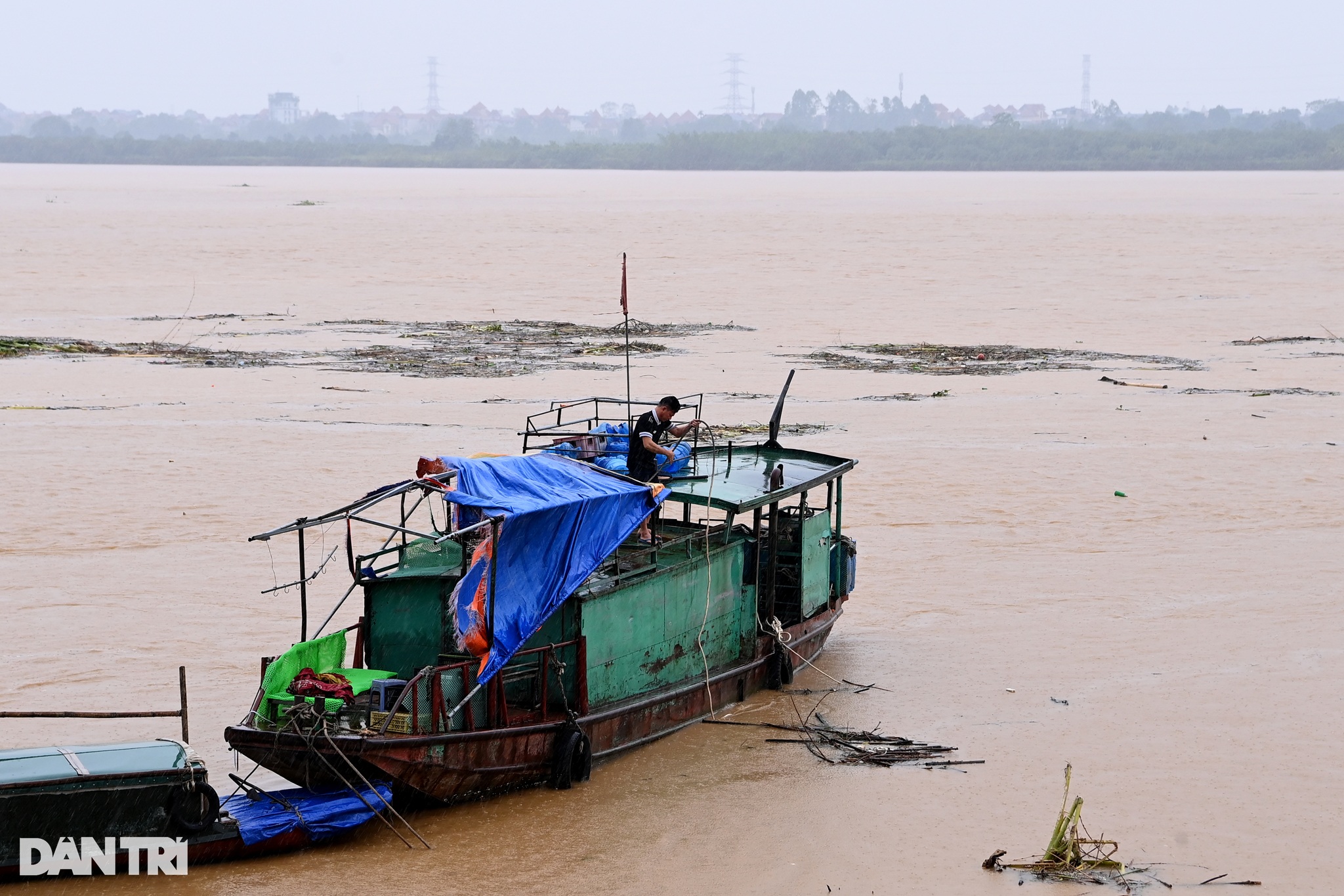 View - Nước sông Hồng dâng sát mức báo động, nguy cơ gây ngập ở Hà Nội | Báo Dân trí