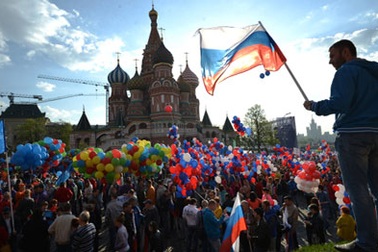 100.000 người Nga tuần hành về Quảng trường Đỏ ủng hộ Putin 