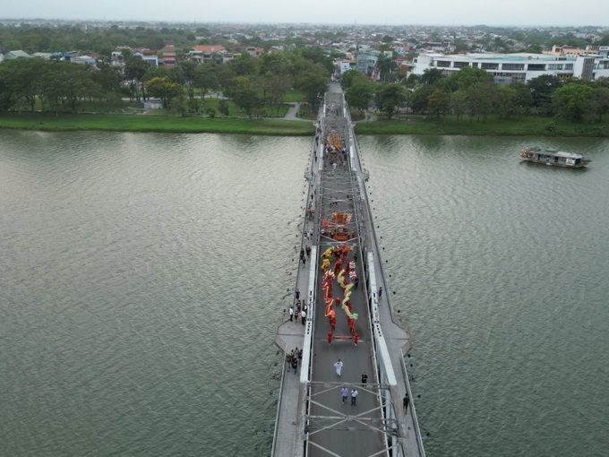 Huế đang trong mùa cao điểm của lễ hội.