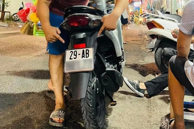 Người dân Hà Nội ngỡ ngàng khi được cấp biển số xe máy có hai chữ cái