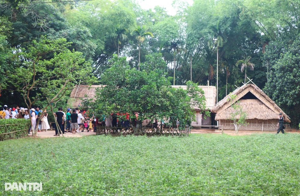 Chuyện những người thay gia đình Bác tiếp khách - 8 Chuyện những người thay gia đình Bác tiếp khách - 8