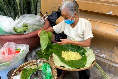Hà Nội: "Thủa bán cả tạ cốm Vòng chỉ còn là hoài niệm..."