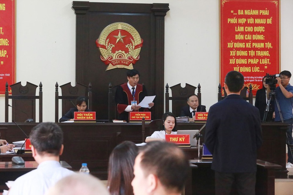 Ông Trương Minh Tuấn vắng mặt, hoãn phiên tòa xử thuộc cấp - 2 Ông Trương Minh Tuấn vắng mặt, hoãn phiên tòa xử thuộc cấp - 2