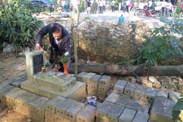 Chủ tịch tỉnh Hòa Bình chỉ đạo làm rõ vụ tháo dỡ nhà dân, dỡ cả “mộ gió” liệt sỹ