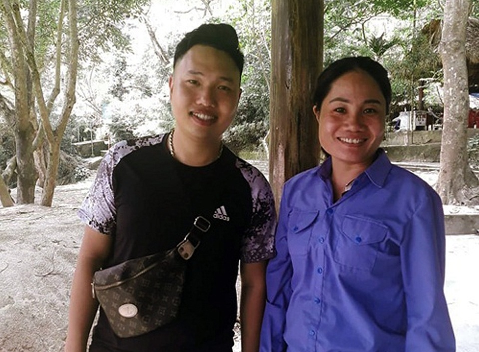 Nam du khách may mắn được lái thuyền trả lại ví đánh rơi khi đi du lịch - 1 Nam du khách may mắn được lái thuyền trả lại ví đánh rơi khi đi du lịch - 1