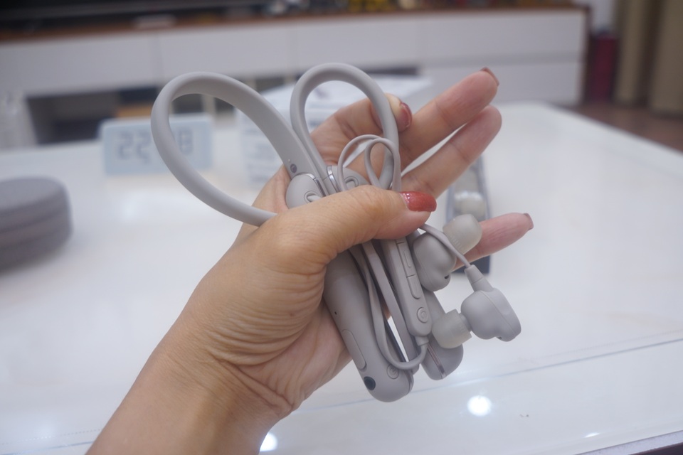Mở hộp tai nghe chống ồn WI-1000XM2 giá 6,99 triệu vừa ra mắt của Sony - 7 Mở hộp tai nghe chống ồn WI-1000XM2 giá 6,99 triệu vừa ra mắt của Sony - 7