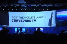 Samsung trình diễn UHD TV màn hình cong lớn nhất thế giới