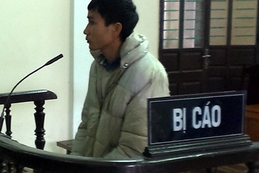 Đâm hàng xóm vì bị khinh “con không cha”