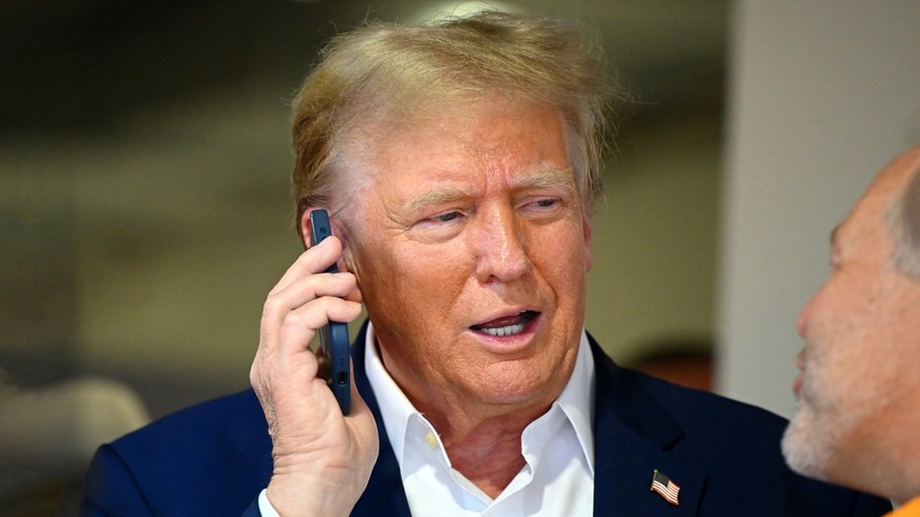 Thói quen sử dụng điện thoại của ông Trump gây lo ngại - 1 Thói quen sử dụng điện thoại của ông Trump gây lo ngại - 1