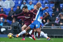 Hòa trận derby Catalonia, Barca bị Atletico thu hẹp khoảng cách