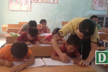 Tập cho học sinh vùng cao nói tiếng Việt trước khi vào lớp 1