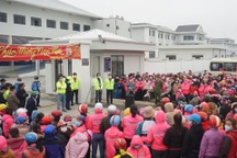 Vụ 5.000 công nhân ngừng việc tập thể: Không tăng lương, chưa đi làm!