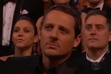 Adele chia đôi tượng vàng Grammy dành tặng Beyonce