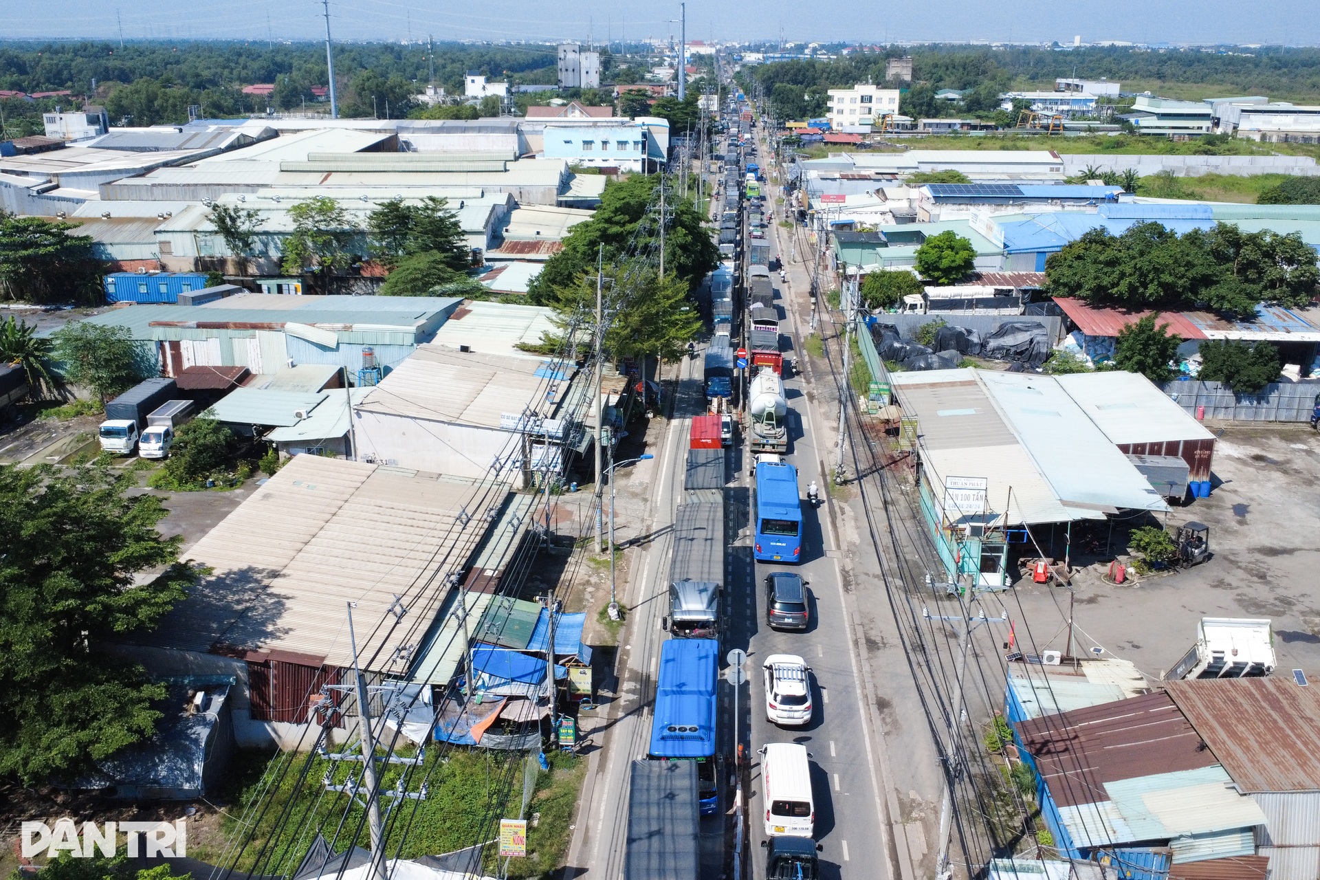 Đường huyết mạch nối TPHCM - Tây Ninh tê liệt vì kẹt xe triền miên - 1 Đường huyết mạch nối TPHCM - Tây Ninh tê liệt vì kẹt xe triền miên - 1