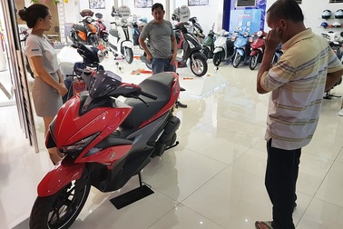 TPHCM: Hết tết, giá xe máy giảm mạnh