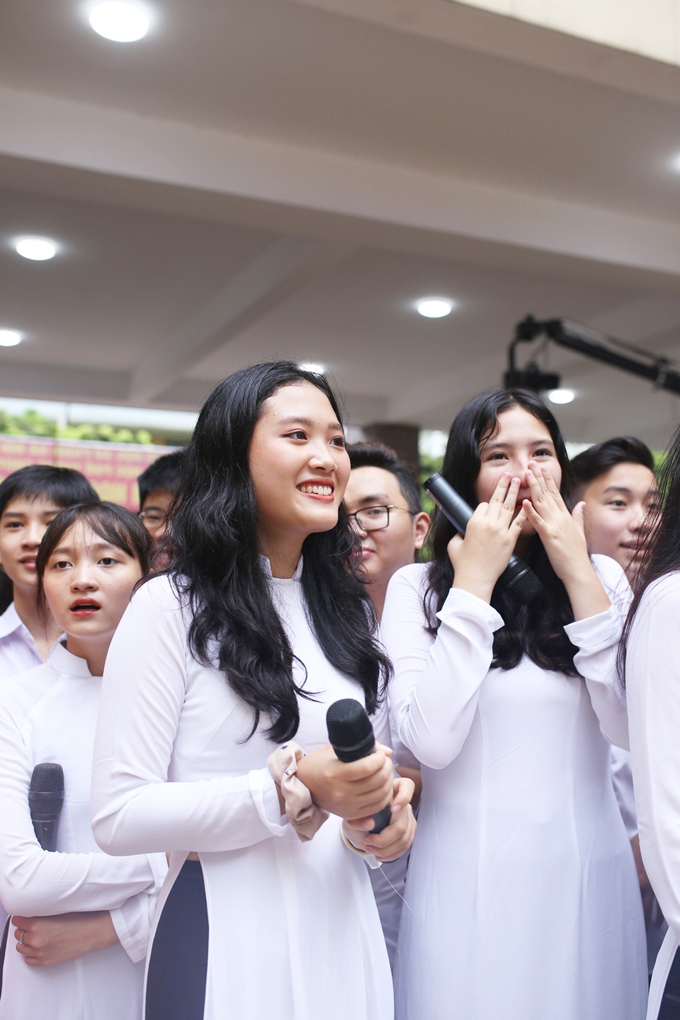 Đại sứ THPT Chuyên Sư phạm “hút ánh nhìn” khi cổ vũ chung kết Olympia - 1