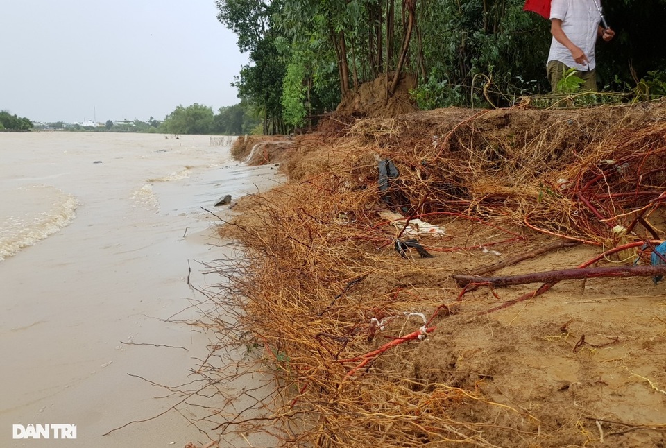 Văn bản lạ gây phẫn nộ tại TP Nha Trang: Biển nước làm lộ sự quan liêu! - 7 Văn bản lạ gây phẫn nộ tại TP Nha Trang: Biển nước làm lộ sự quan liêu! - 7