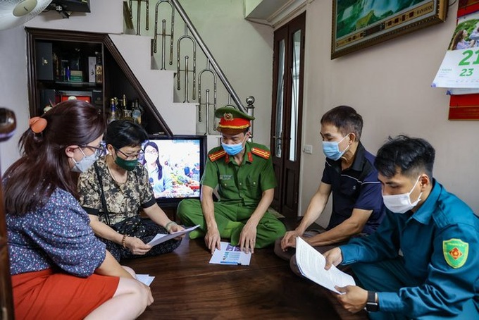 Mô hình Đội cơ động hỗ trợ dịch vụ công trực tuyến tại nhà của phường Trúc Bạch, quận Ba Đình
