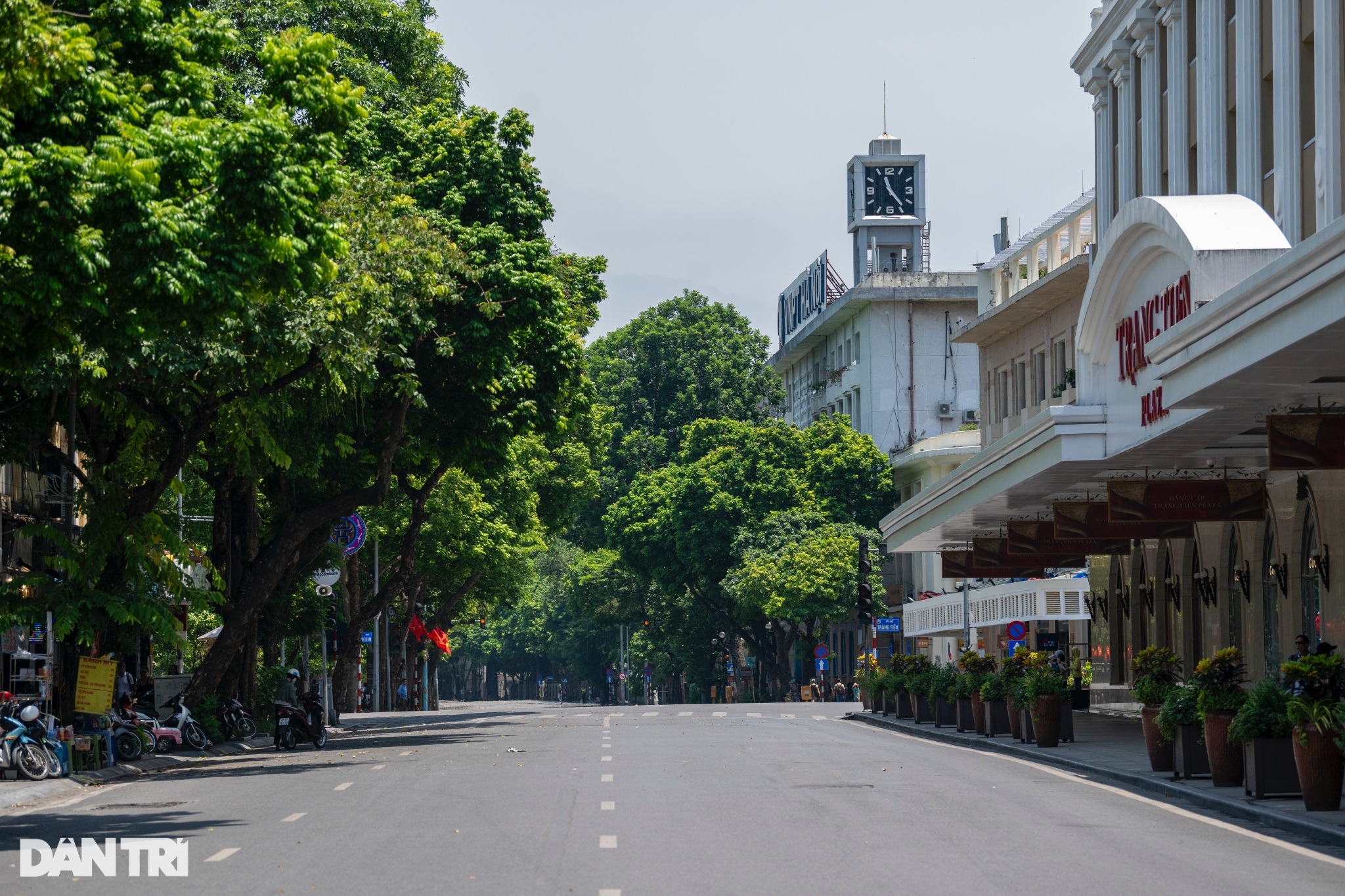 Đẫm mồ hôi mưu sinh dưới nắng nóng đỉnh điểm, nhiệt độ ngoài trời 50 độ C - 12