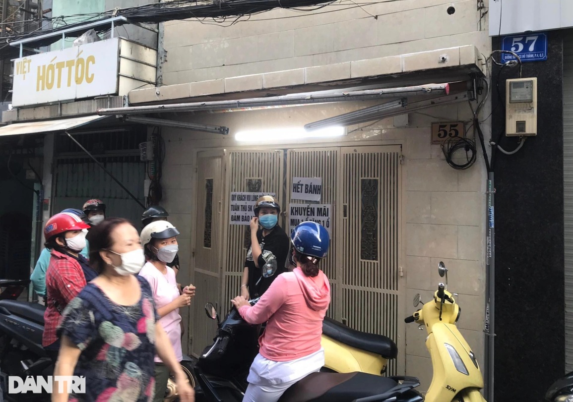 Tiệm bánh mì Ô môi Bà Huynh vừa mở bán đã phải đóng cửa - 3 Tiệm bánh mì Ô môi Bà Huynh vừa mở bán đã phải đóng cửa - 3