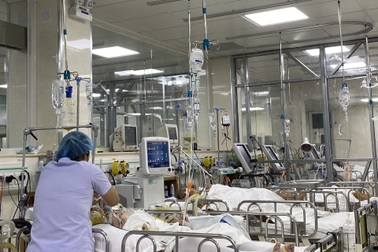 Nạn nhân ngộ độc rượu ở TPHCM liên tục tăng, ít nhất 11 ca tử vong